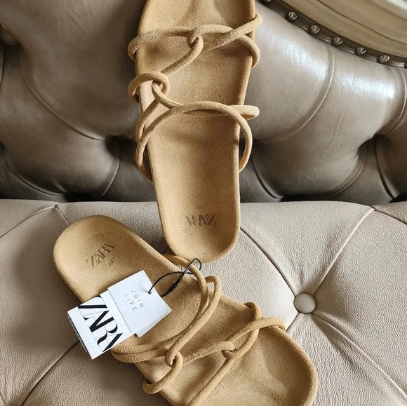 🎉HOST PICK🎉 ZARA Tan Suede 100% Leather Strap Sandals Slides size 8 - Picture 3 of 3